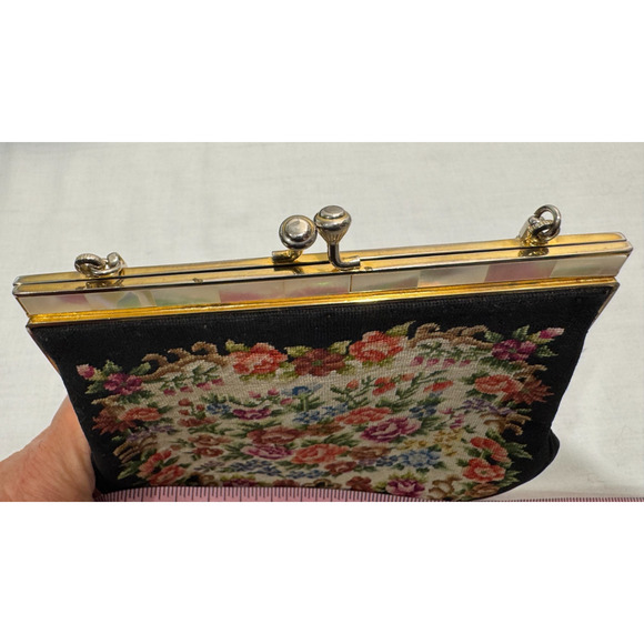 VTG Purse Tapestry Petit Point Needlepoint Floral Mother Pearl Frame Clutch Bag - Picture 9 of 11